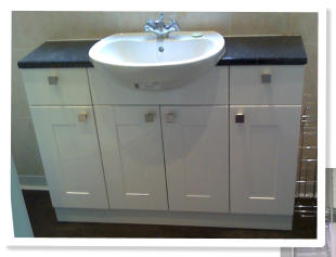 Fitted bathroom cabinet